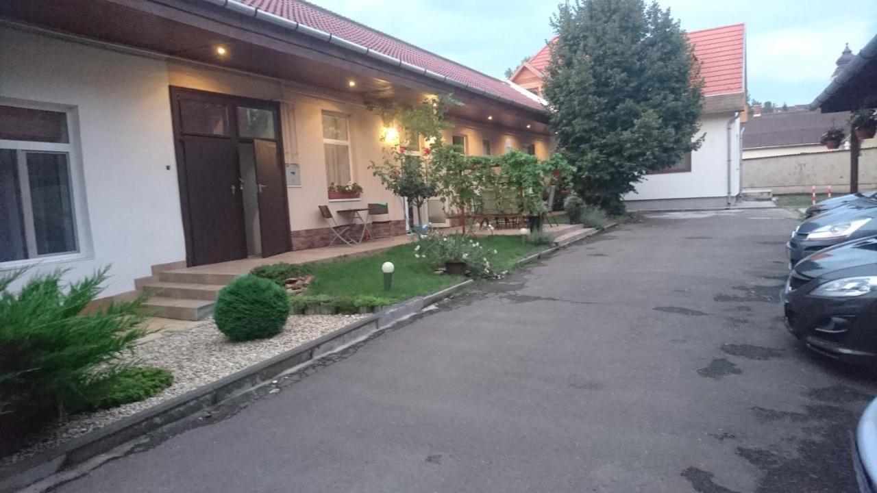 Nobilis Apartman Eger Ngoại thất bức ảnh