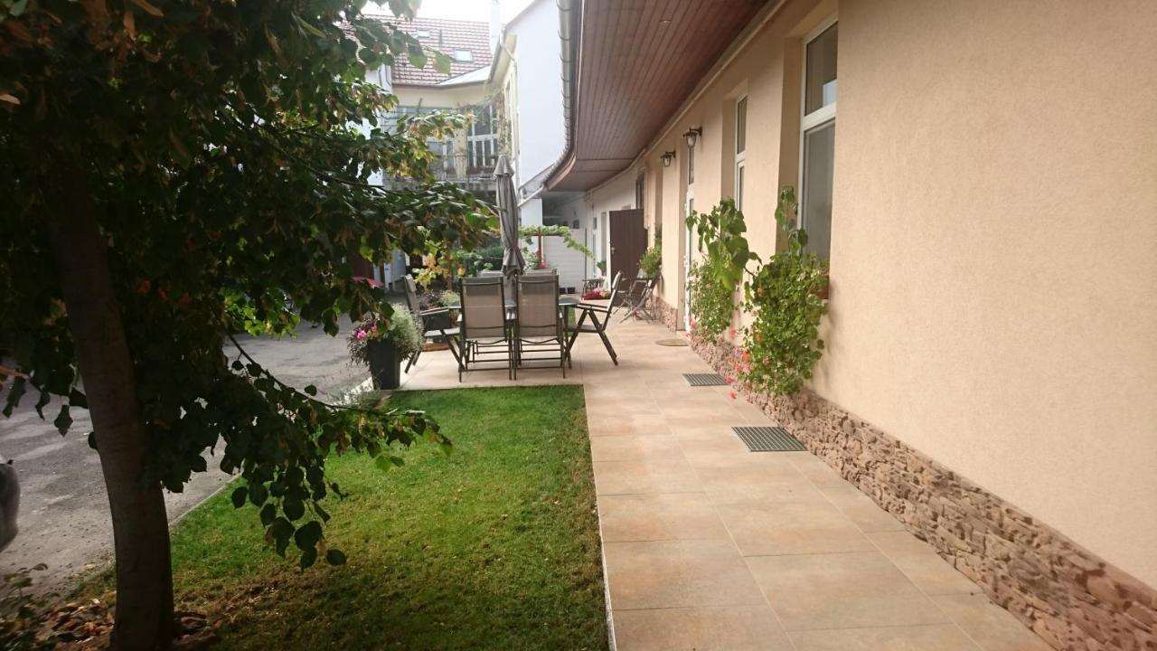 Nobilis Apartman Eger Ngoại thất bức ảnh