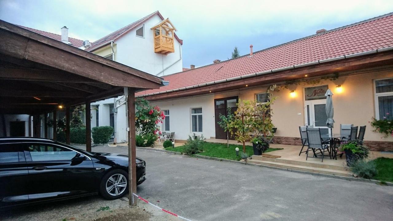 Nobilis Apartman Eger Ngoại thất bức ảnh